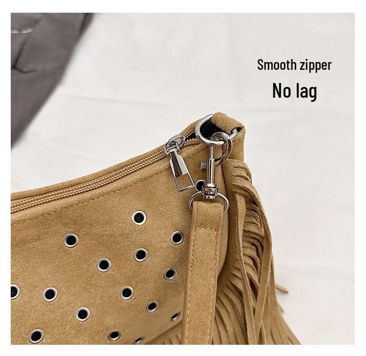 Lightweight Tassel Underarm Bag: Trendy Retro Saddle Design with Versatile Studded Details for Autumn and Winter Fashion