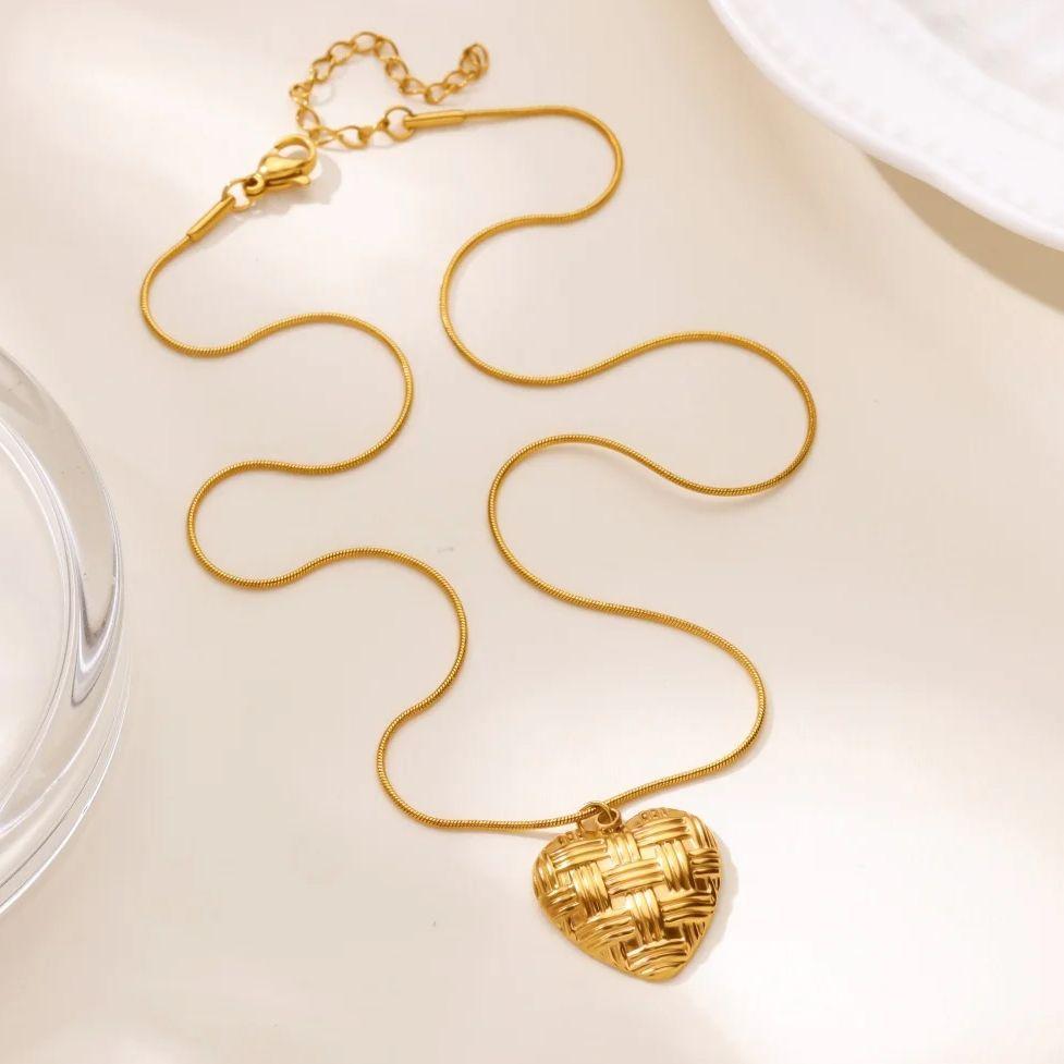 Fashion Geometric Heart Necklaces For Women Stainless Steel Heart Pendant Necklace Wedding Christmas Jewelry Gift