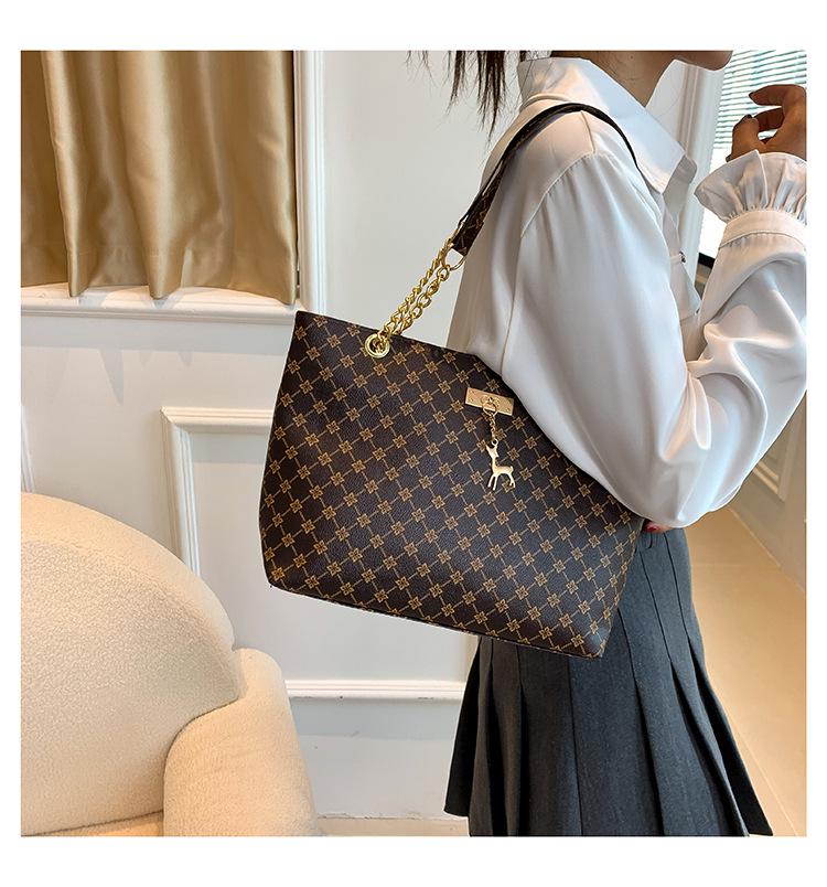 2024 Spring Retro Texture Chain Shoulder Bag for Women