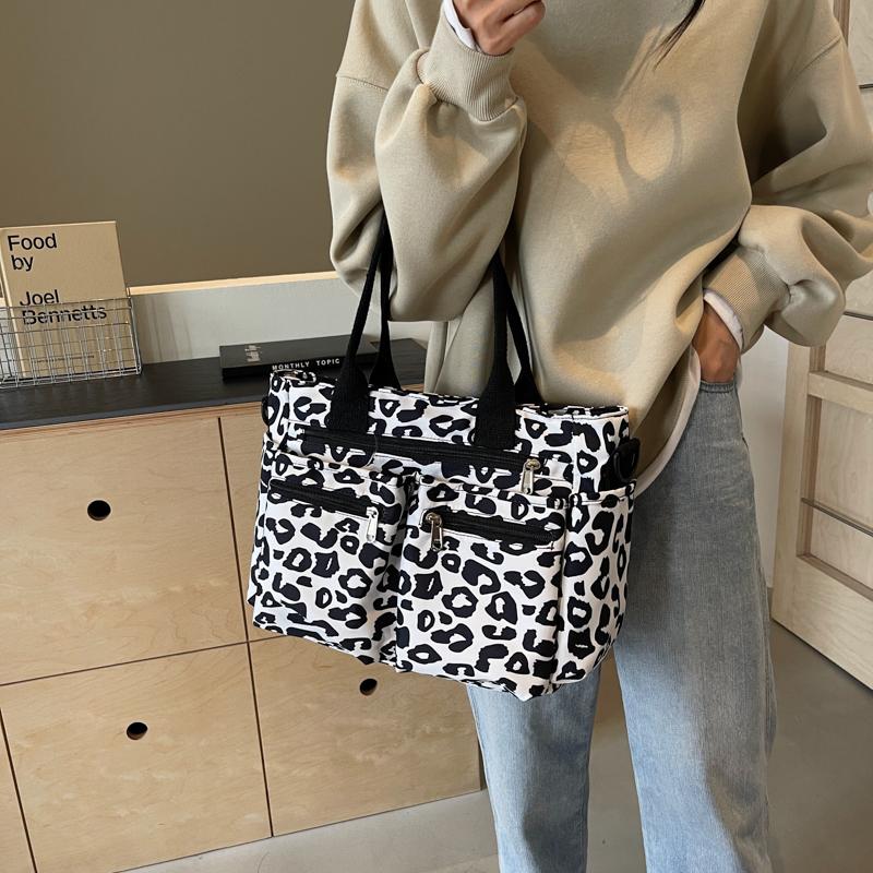 Sac de loisirs pour femmes classique à imprimé léopard de grande capacité avec plusieurs poches Nouveau sac cabas léger pour les déplacements