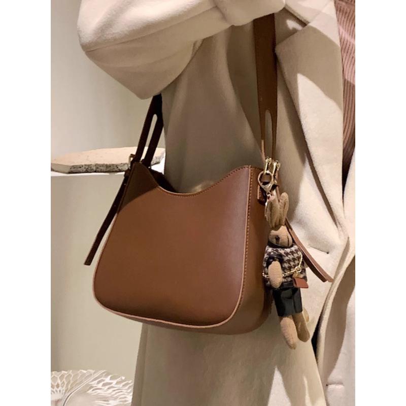 High-end bucket bag women's niche underarm bag 2025 new trendy fashion shoulder bag versatile crossbody bag