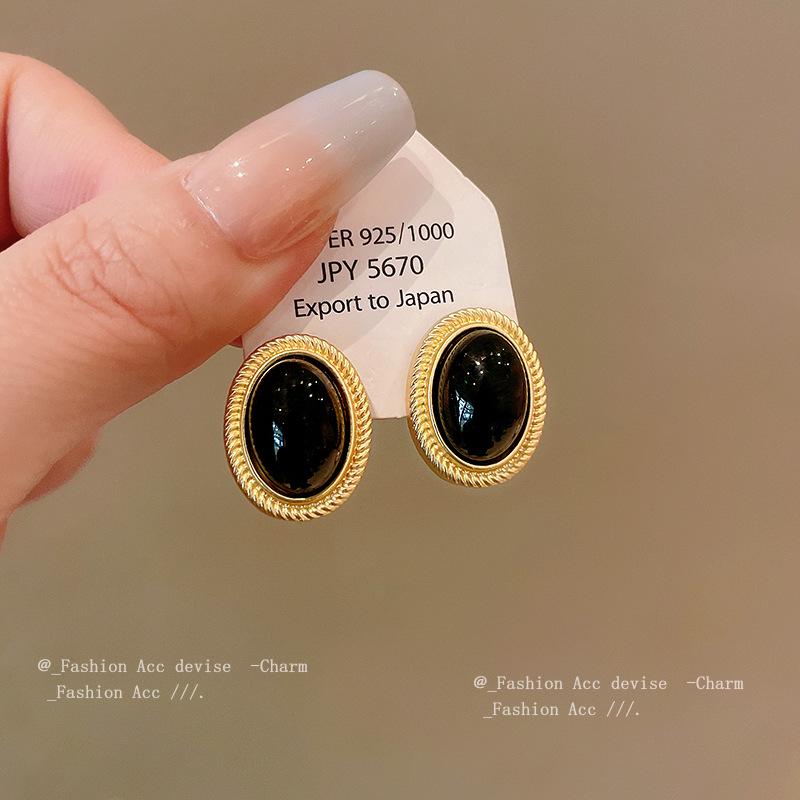 Vintage Oval Geometric Necklace - Retro European & American Style Clavicle Chain