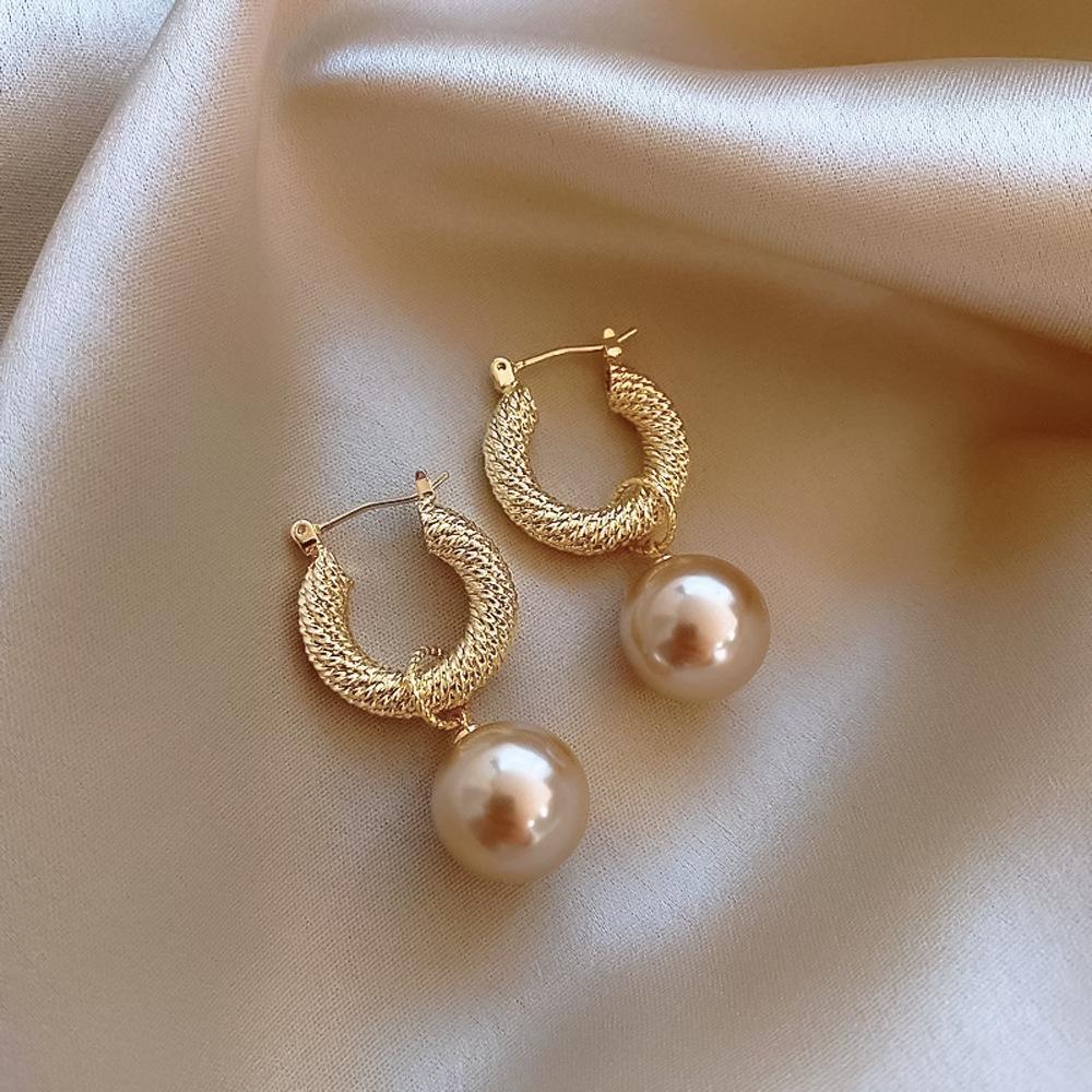 French Champagne Pearl Earrings Retro High-end Hong Kong Style Earrings Women's Tide Earrings Temperament Light Luxury Ear Buckles