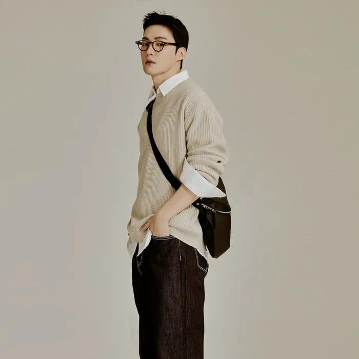 Weekday Messenger bag [black]