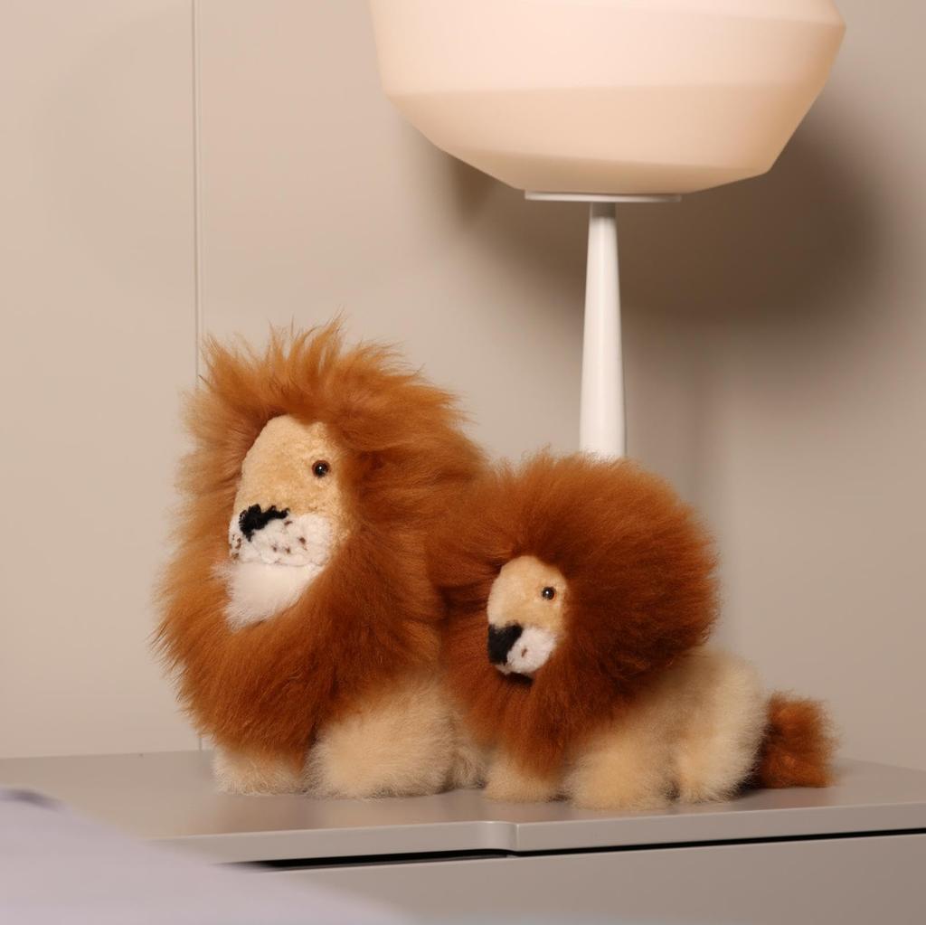 INJOI Plush Animal, Natural Alpaca Fur, Rare, Fluffy, Handmade, Cute, Perfect Gift for Anniversaries and Special Occasions (Lion, 30cm, Natural,