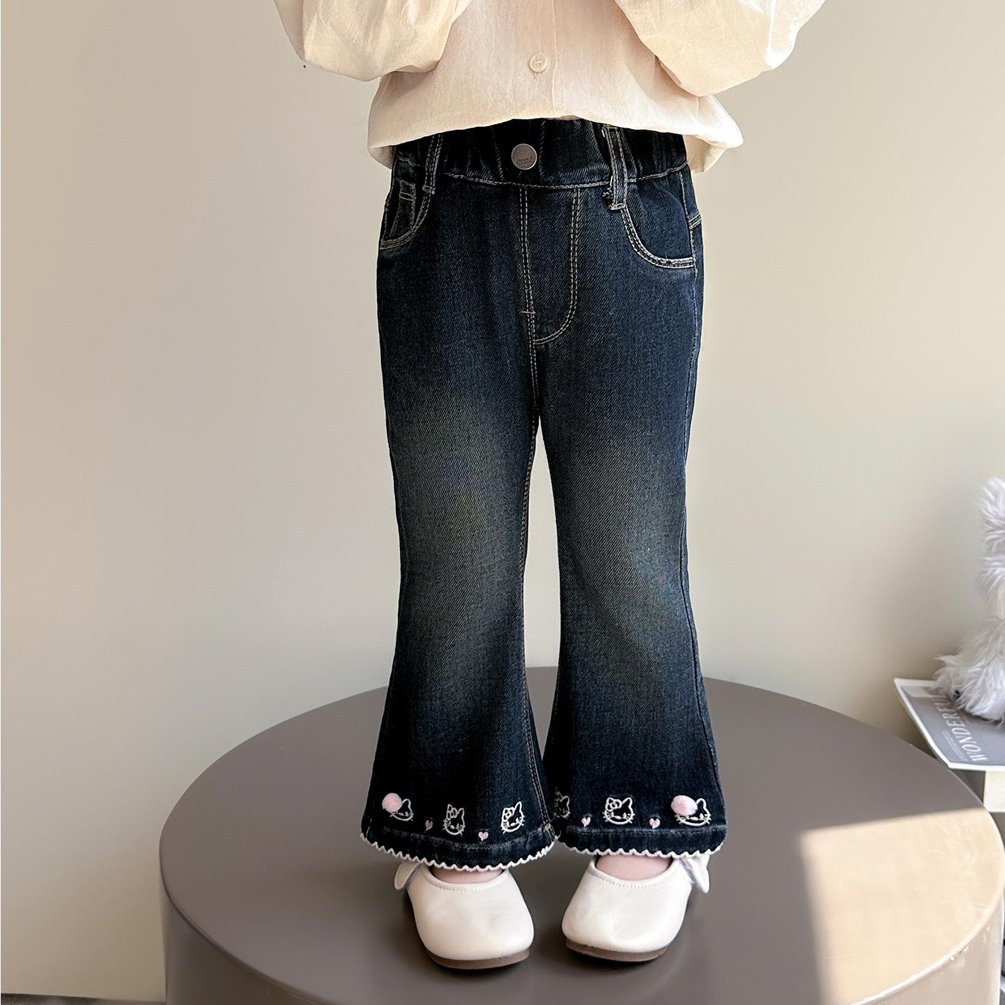 

Трендовые мультяшные джинсы для девочек 2025: Расклешенные брюки на весну и осень 130 cm