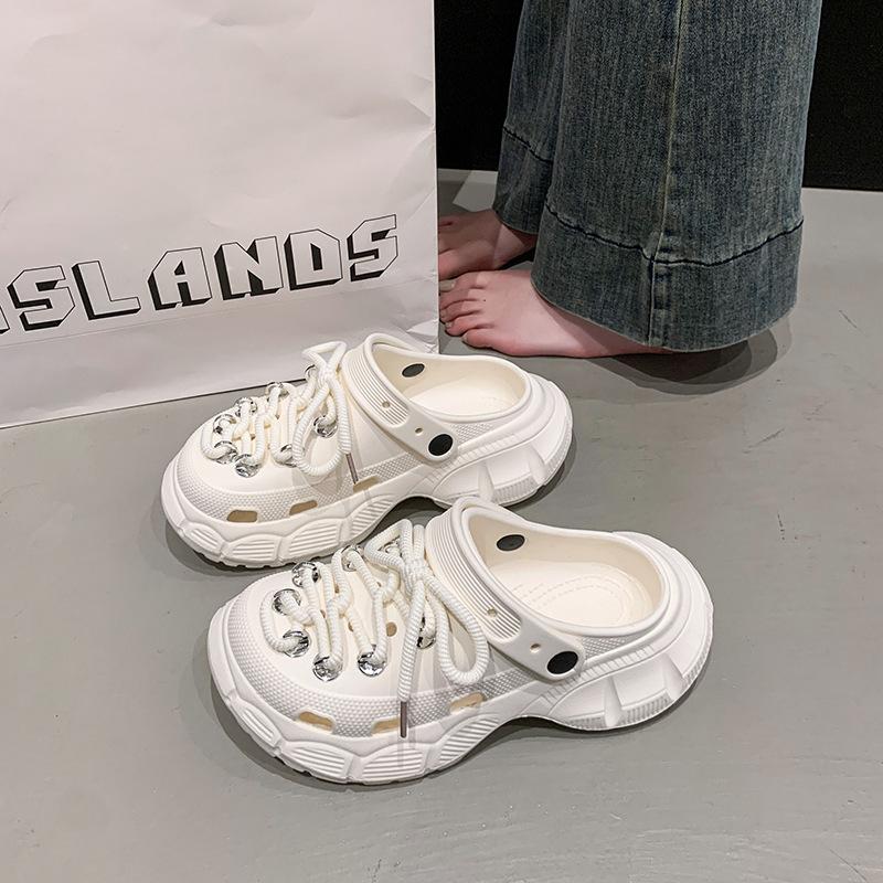 Dicksohlige Lochschuhe für Damen zum Tragen Sommer neu rutschfest und atmungsaktiv süße Strandtasche Kopf Halbschuhe für Damen