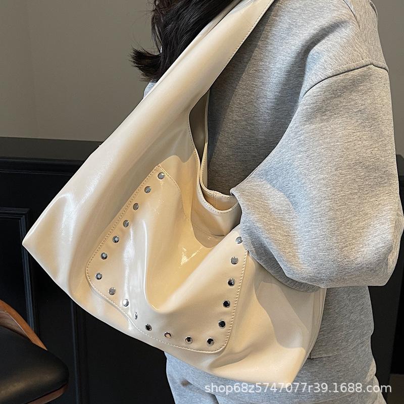 European and American Retro Rivet Locomotive Bag Single Shoulder Underarm Bag Fashionable Versatile Large Capacity Portable Tote Bag