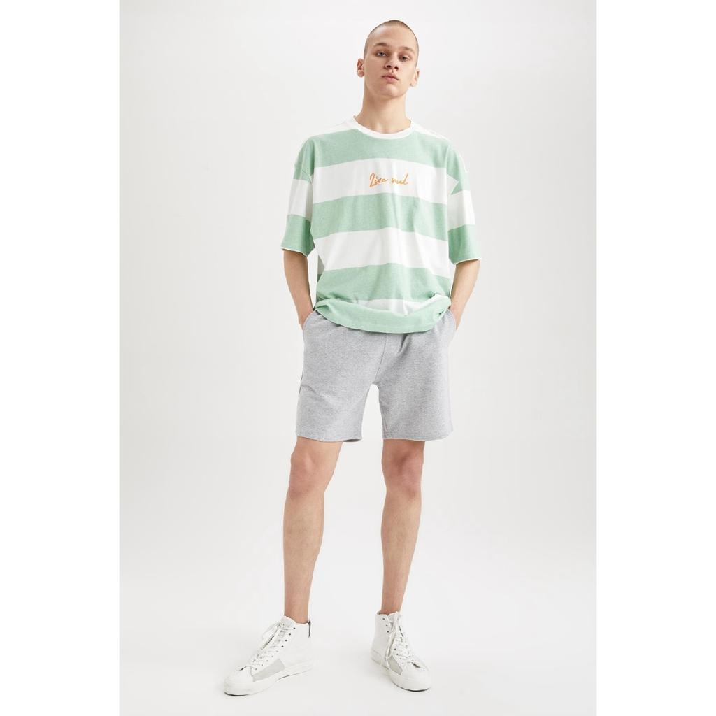 Kurz geschnittene Slim-Fit-Shorts