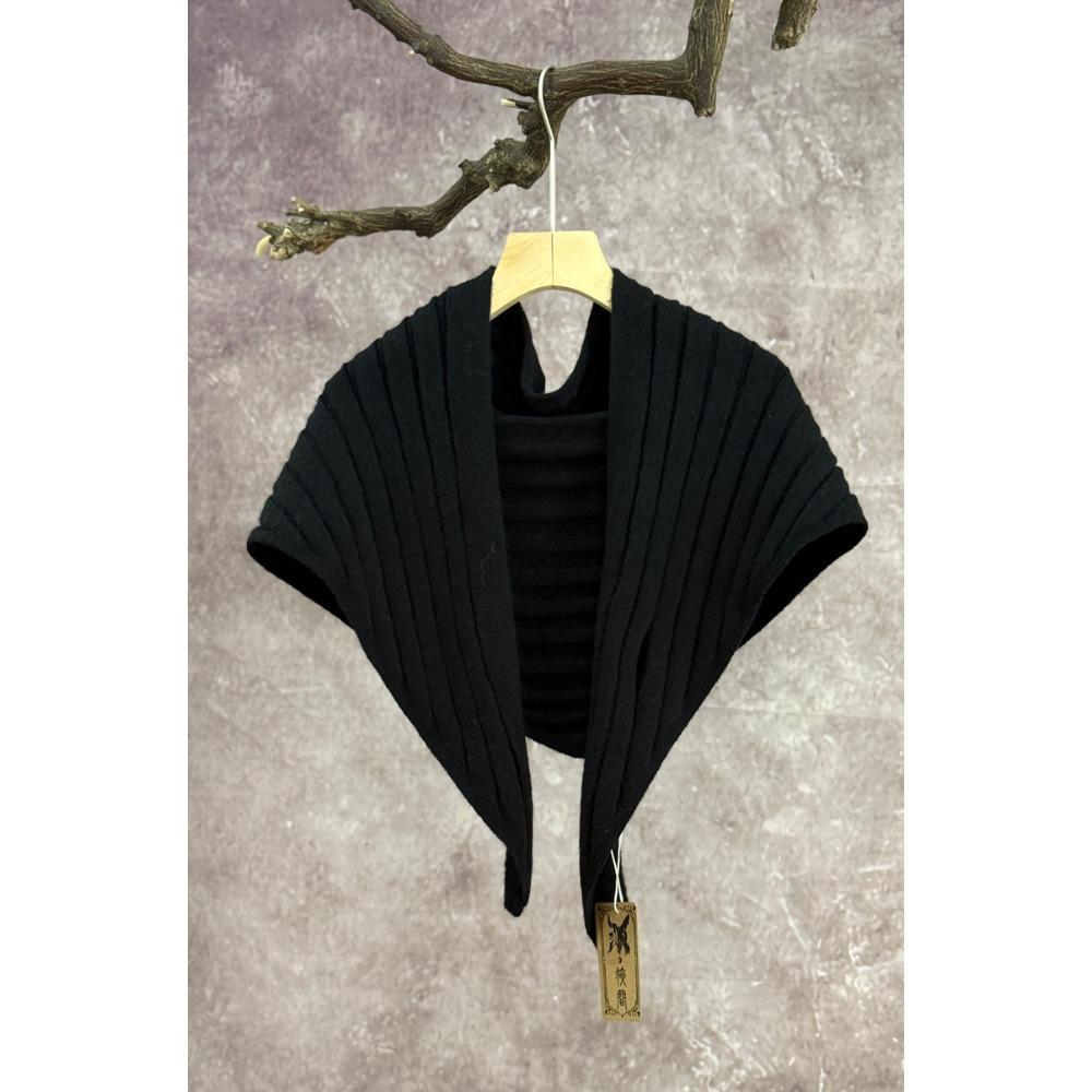 High-end Fashion Autumn and Winter Triangle Scarf Korean Version Knitted Scarf Shawl Women's Outdoor Warm Triangle Scarf Small Vest