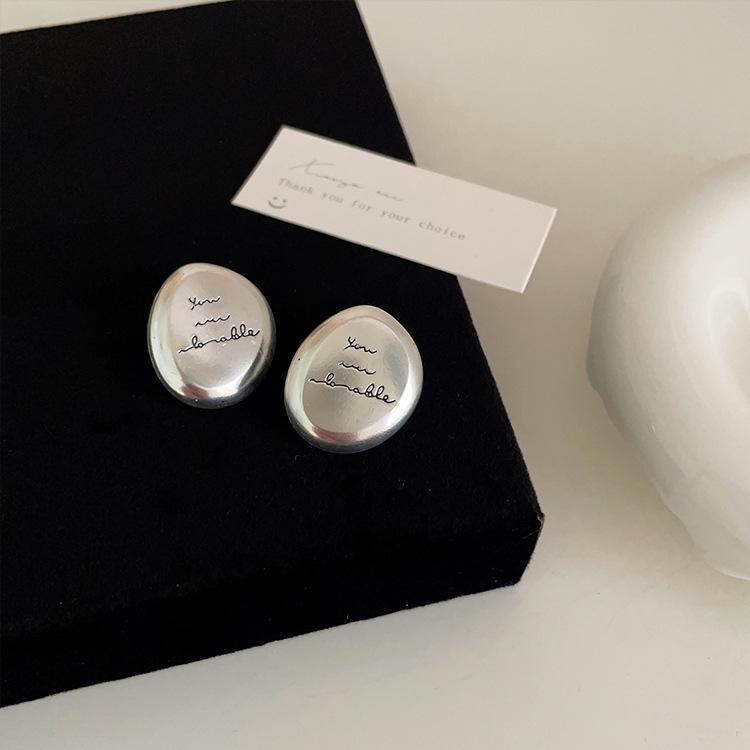 Unregelmäßige Metall-Ohrstecker - Retro, Vielseitig, Einzigartiges Design