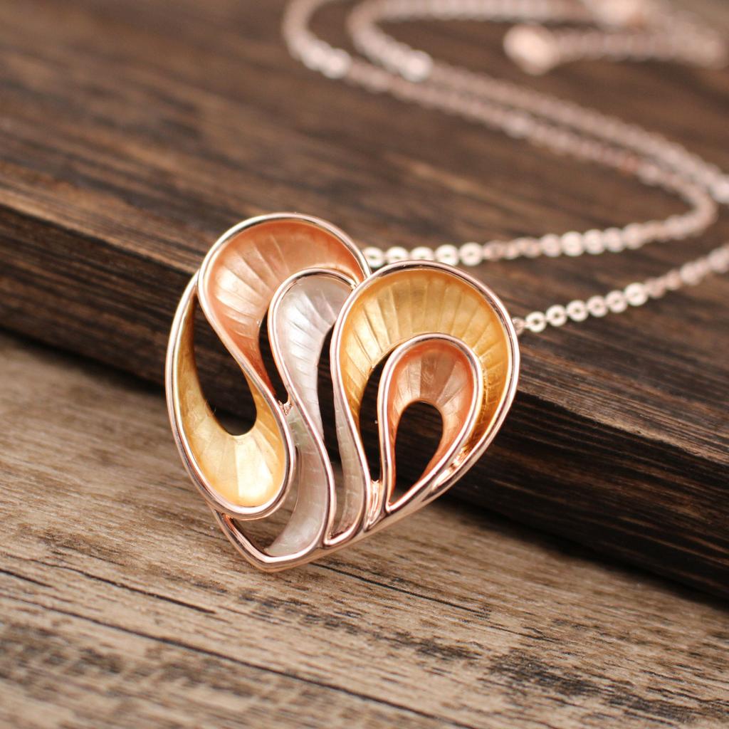 New color coated hollow love pendant, small fresh women's simple geometric line heart necklace