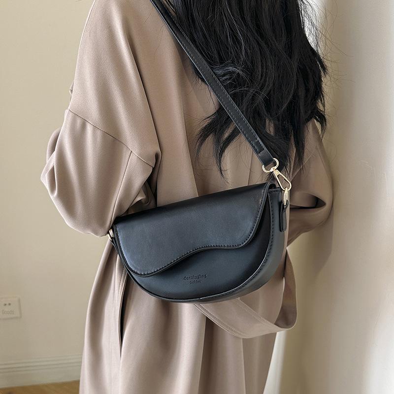Women's Winter 2023 Simple Casual Crossbody and Shoulder Saddle Bag