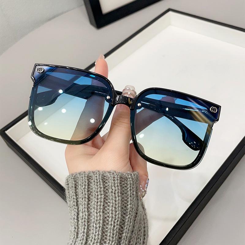 New square large frame light luxury style high-end sunglasses vacation sunglasses fashion European and American Internet celebrity glasses