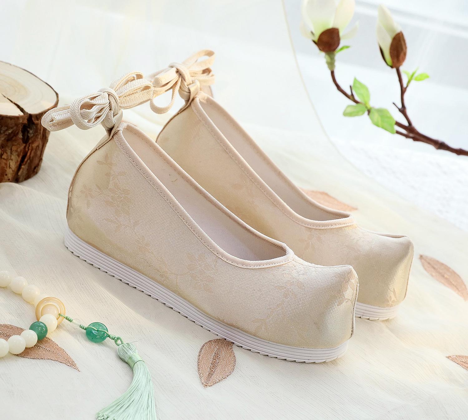 

Женские туфли ханьфу из парчи — жаккардовые туфли с круглым носком и резиновой подошвой в древнекитайском стиле 41