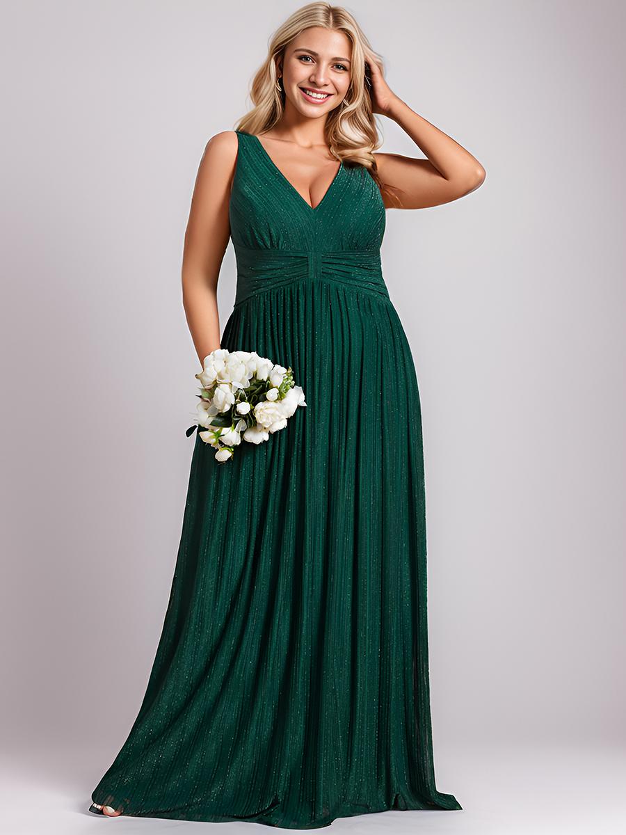 Всегда красивое женское вечернее платье больших размеров с v-образным вырезом без рукавов — фото 8