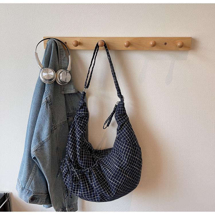 Lightweight Drawstring Cow Horn Shoulder Bag for Women Large Capacity Canvas Travel Handbags Girls Pleated Plaid Crossbody Bag