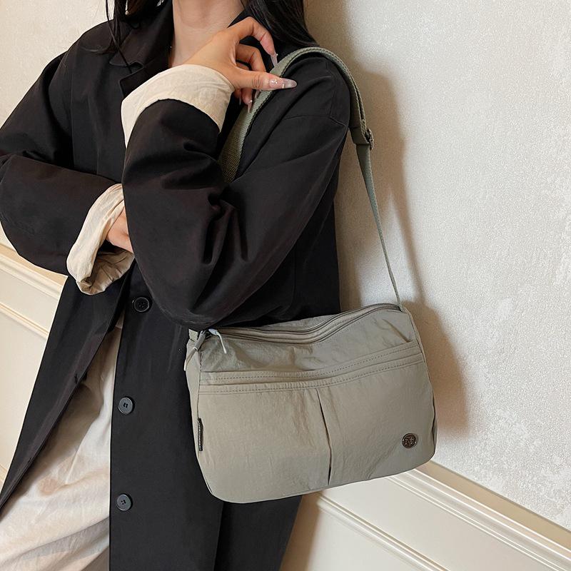 Women's 2025 Sporty Minimalist Crossbody Bag: Lightweight, Large Capacity, Versatile Shoulder Bag for Commute or Casual Use