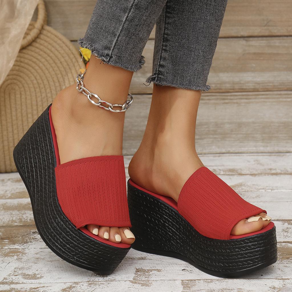 Damesandaler med plattform som tres på