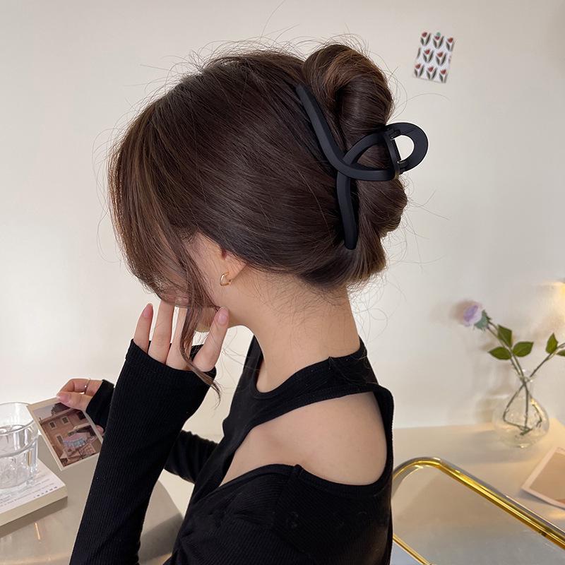 13cm Large Matte Resin Hair Claw Clip for Women - Retro Korean Style Hairpin