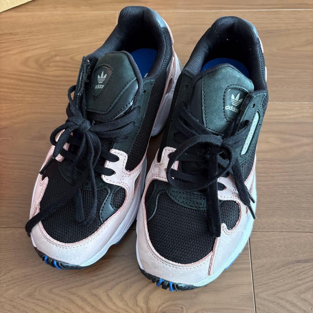 

[USED] adidas black/pink sneakers