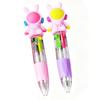2 Stück Kugelschreiber Tragbar 4 Farben in Einem Stift Glattes Schreiben mit Niedlicher Cartoon-Puppe Oben Mehrfarbiger Stift für Persönlichen Gebrauch