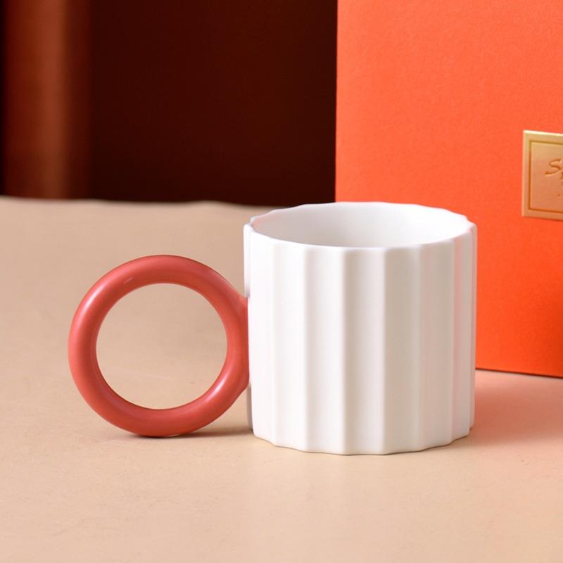 Hochwertige Tasse im Ins-Stil Nischendesign Tasse Geschenkbox Kreative Wassertasse Kontrast Kaffeetasse