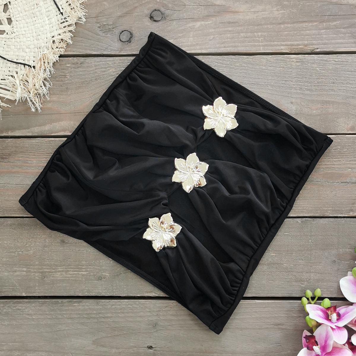 

Жіночий однотонний купальник-комплект з короткою спідницею та металевими акцентами 2025 L