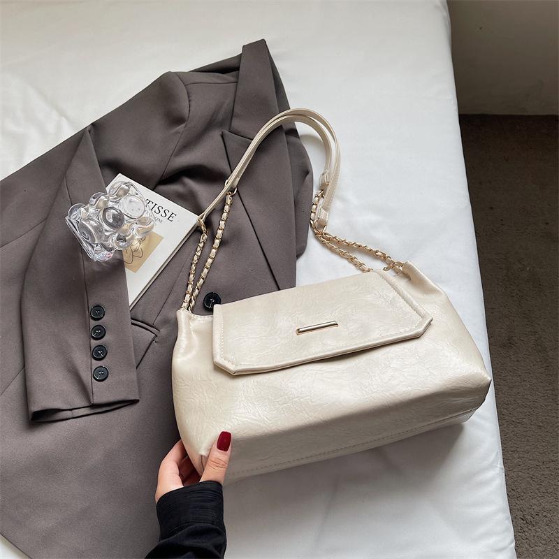 Retro bag women's large-capacity autumn and winter versatile chain shoulder bag commuter tote bag