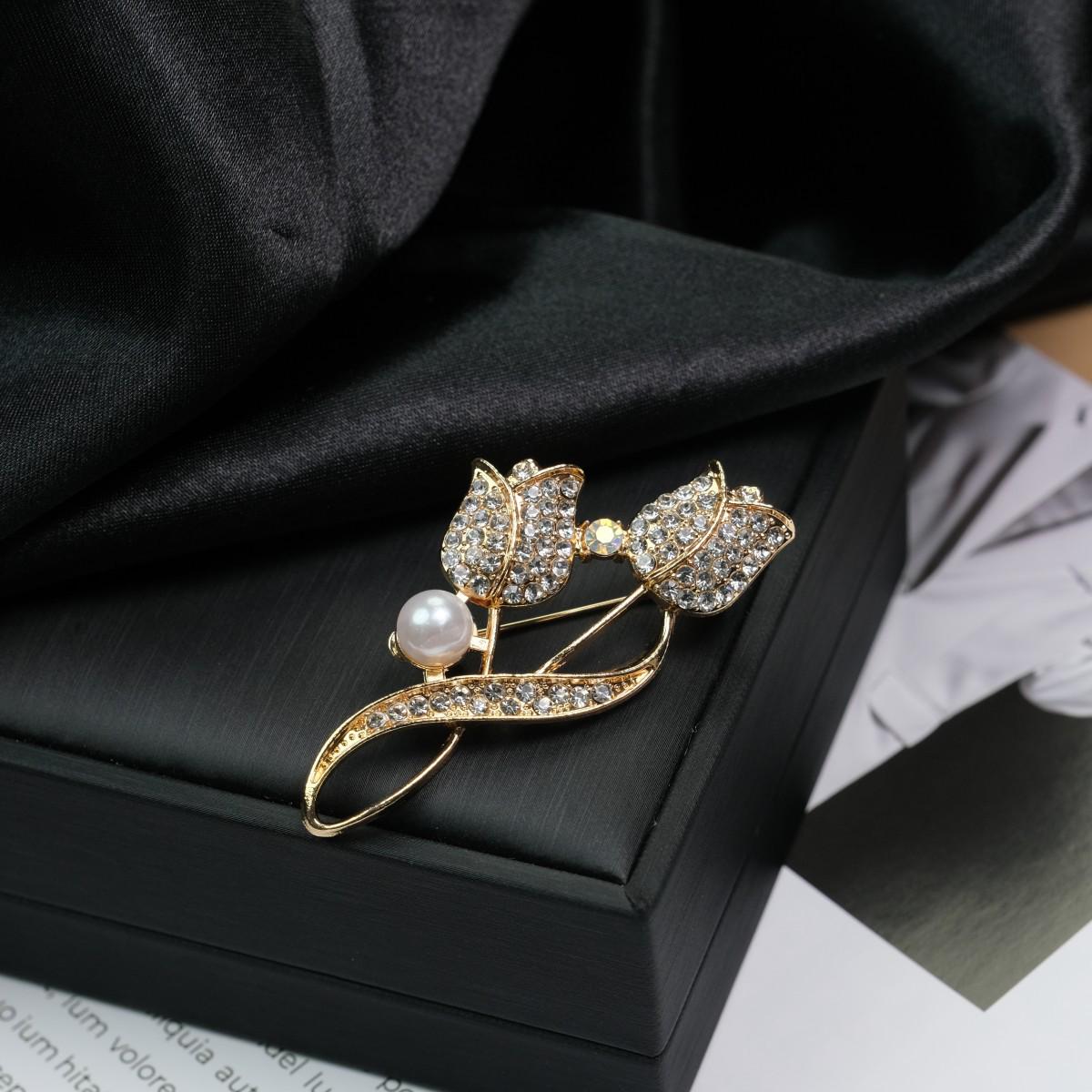 

Винтажная брошь-булавка из сплава с цветком, жемчугом и бриллиантами