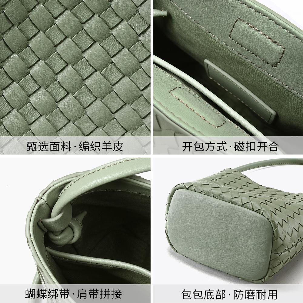 Ny handvävd väska i fårskinn, retro nischad hinkväska för pendling, exklusiv läder axelhandväska