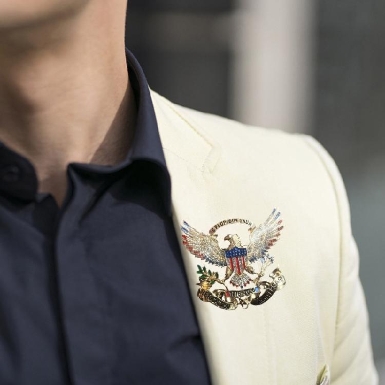 Commemorative Lapel Pin Patriotic Anniversary Brooch with Gold Tone Finish for Jackets Scarves Bags and Event Styling
