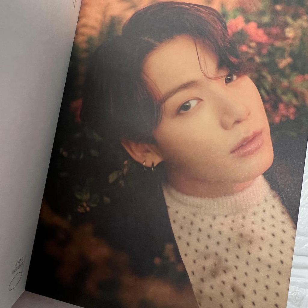 [USED] HYBE INSIGHT BTS Postcard Book (Purchased in Korea)