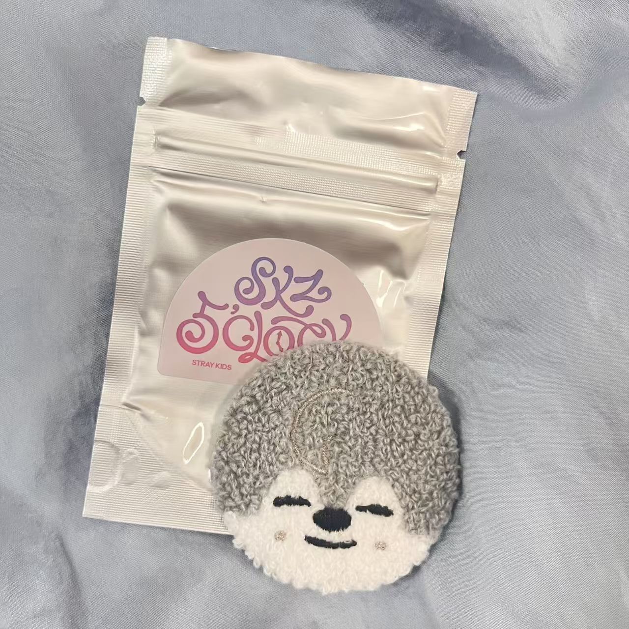 

Значок SKZOO SECRET BOUCLE CAN - SKZ 5 CLOCK Bangchan