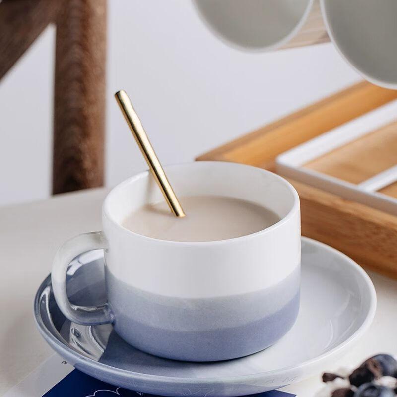 Nordisches Keramik-Kaffeetassen- und Untertassenset