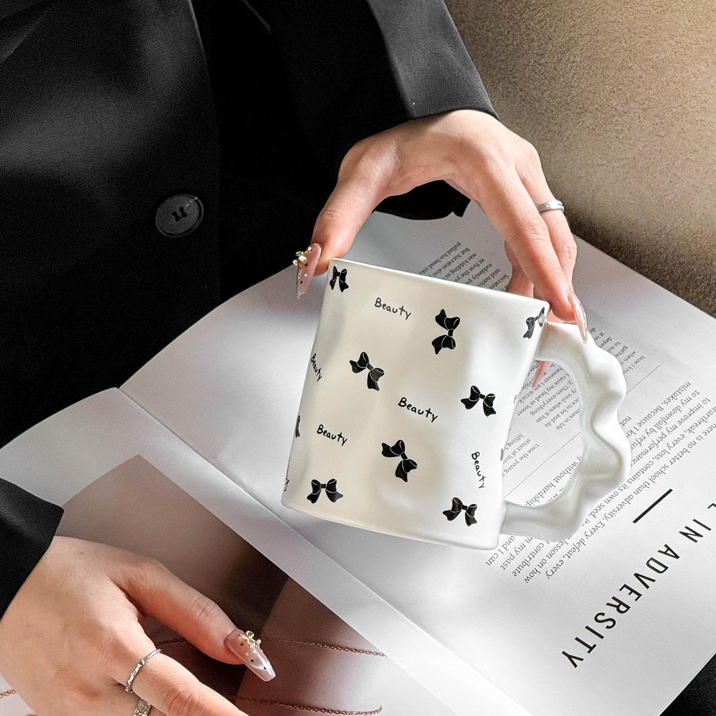 

Girls with Pink and Black Bows with High Appearance Ceramic Mug Creative Design Cup Household Water Cup Souvenir 301-400ml