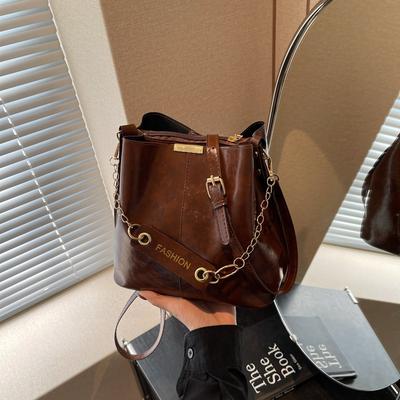 Textured Small Bag Women's Spring New Retro Bucket Bag Fashion Niche Design Commuter Messenger Bag