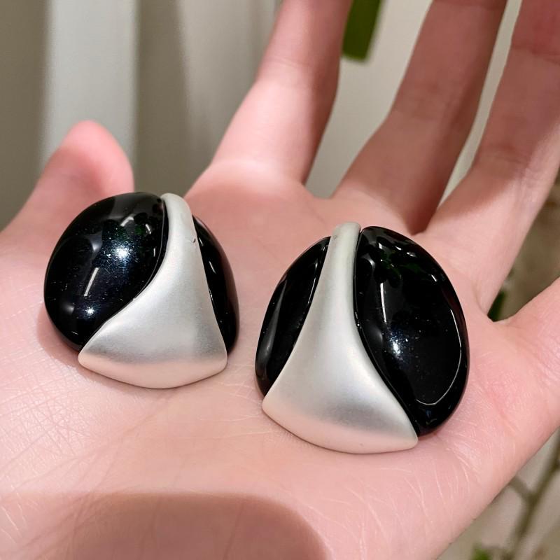 Vintage Black Series Stud Earrings 925 Silver Needle Minimalist High-End Personality Accessories for Women