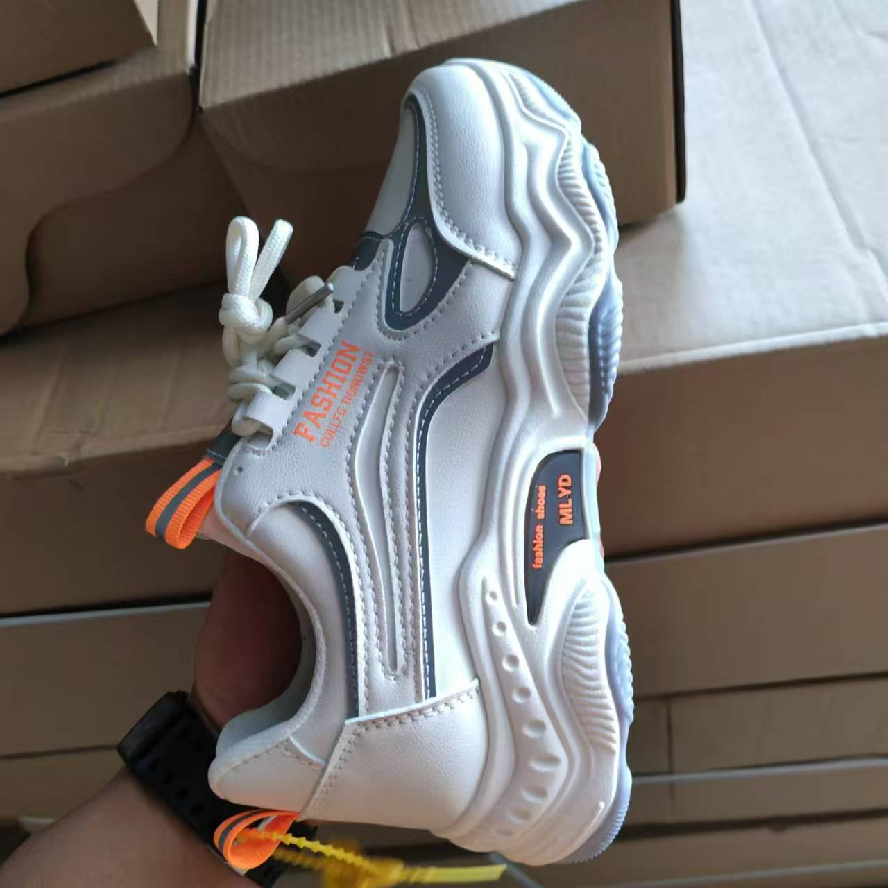

Women s casual sports shoes running shoes dad shoes 2025 new women s shoes waterproof leather surface thick sole non-slip and wear-resistant 40 помаранчевий