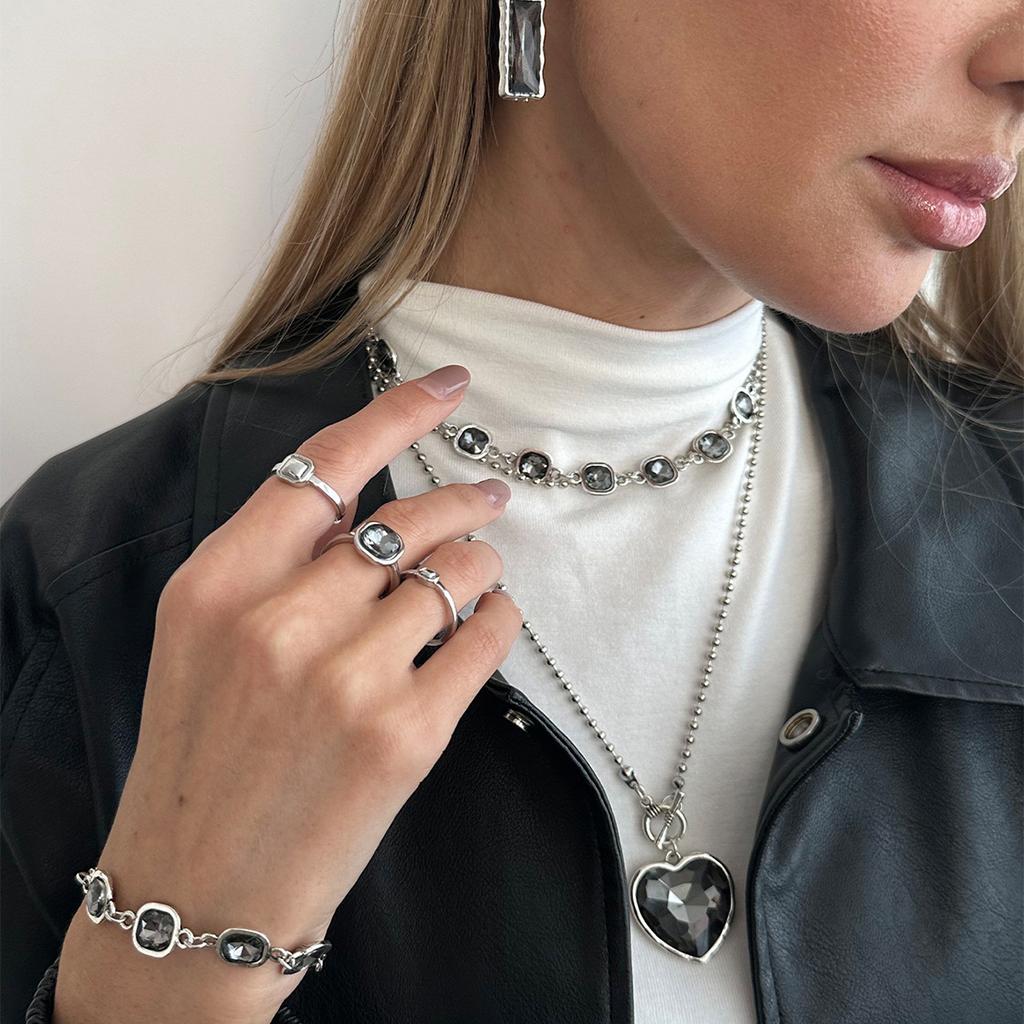 Süß Und Cool Quadratisch Acryl Diamant Schlüsselbein Halskette Damenmode Metall Pfirsich Herz Edelstein Halskette