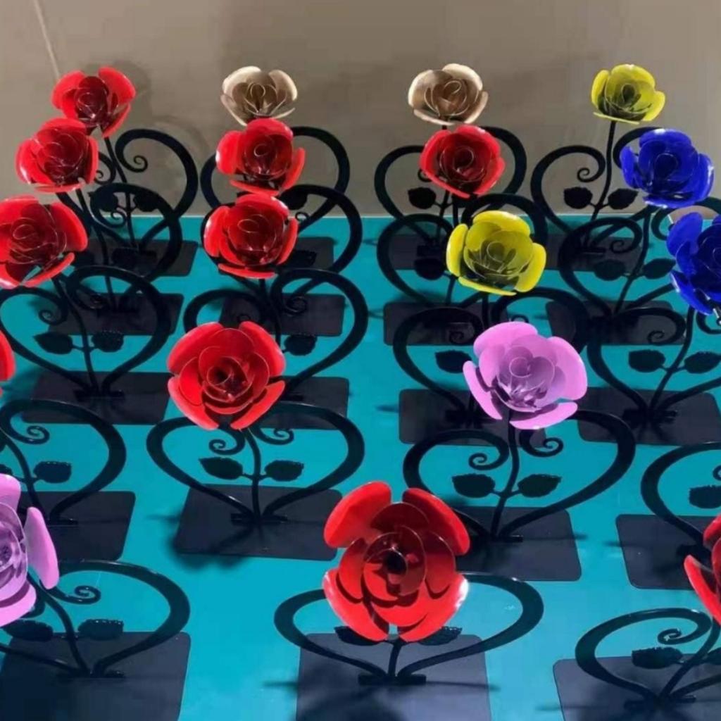 Rose artificiali in metallo forgiate a mano, per compleanno, matrimonio, San Valentino, festa della mamma, casa, giardino, filato, decorazione per patio (Rosso)