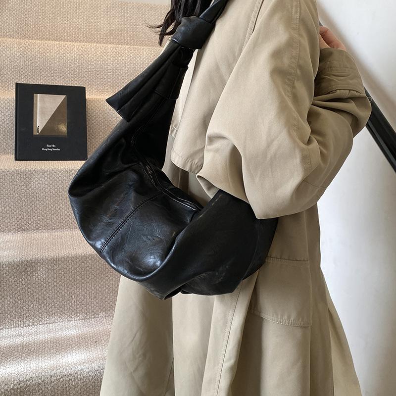 Lazy wind retro large-capacity bag women's 2026 new pleated dumpling bag casual versatile shoulder bag