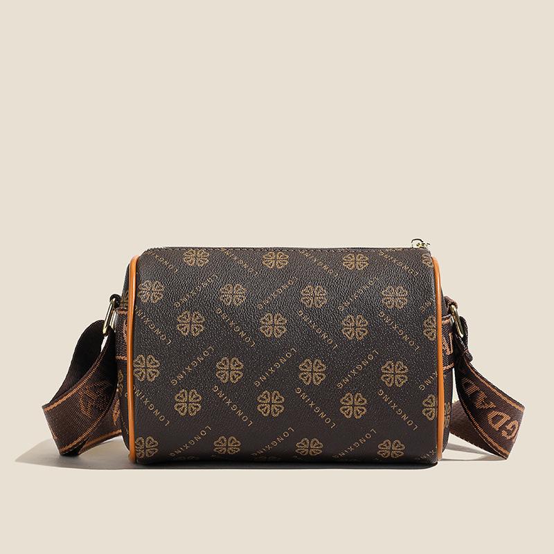 Fashion New Favorite! High-end Niche Pillow Bag, Interpreting the New Trend of Versatile Foreign Style