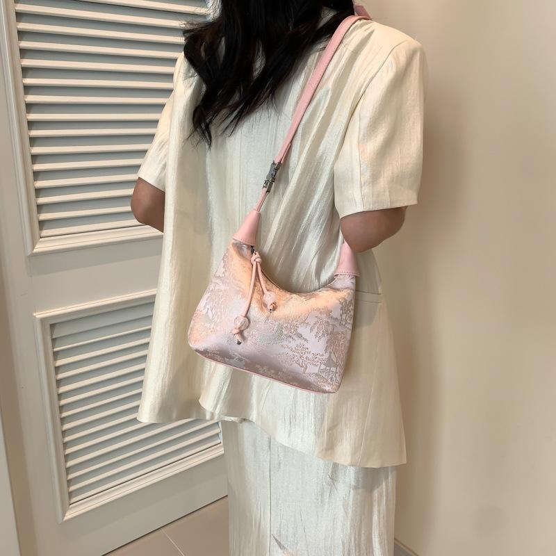 2025 new Chinese style small bag women's autumn fashion messenger bag versatile portable dumpling bag