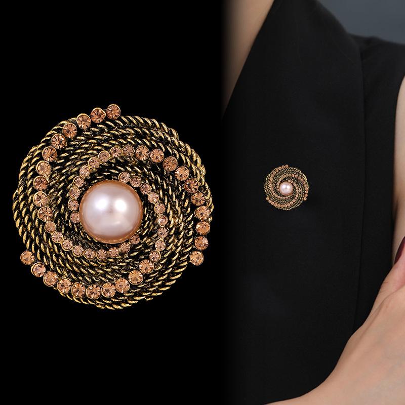 Retro Leaf Pearl Brooch Pin With Embedded Diamonds Elegant Fashionable Jewelry Accessory Pin Brooch