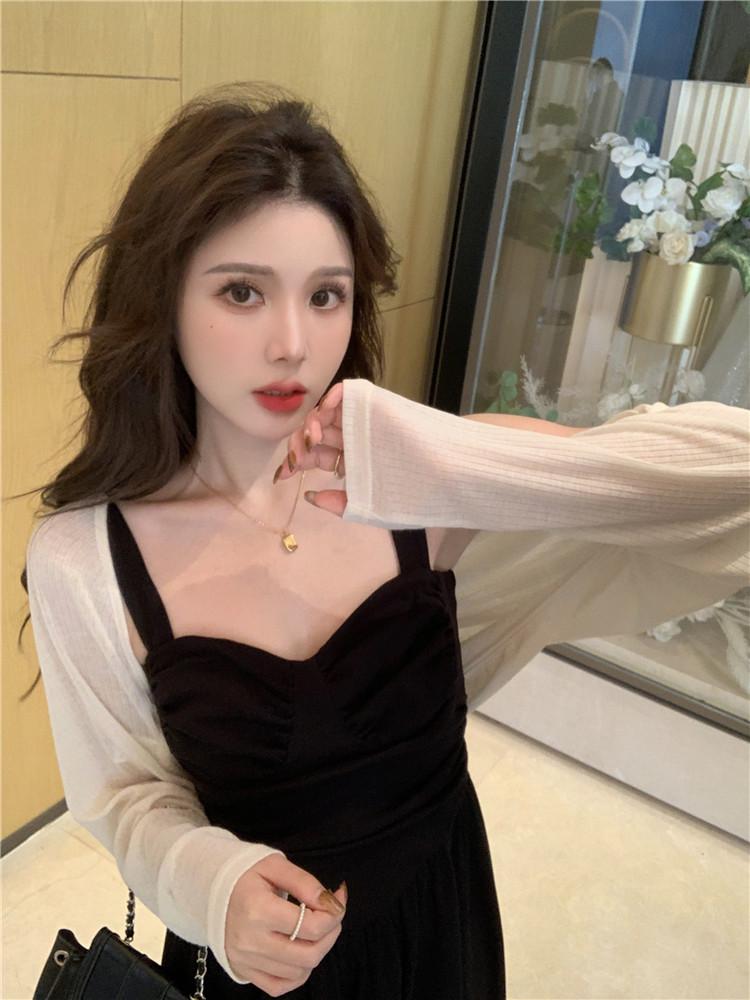 French Hepburn-Style Plus Size Black Spaghetti Strap Dress with Shawl