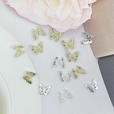 Nail art – Strass e decorazioni per unghie
