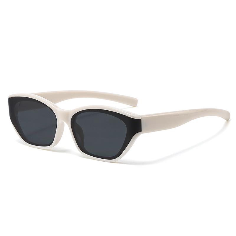 2026 Retro Spicy Cat Eye Black Frame Slimming Sunglasses for Men & Women – High-End UV Protection