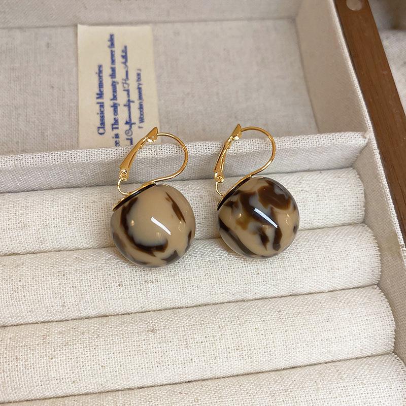 Retro Coffee Leopard Print Silver Needle Stud Earrings - Stylish High-End Design