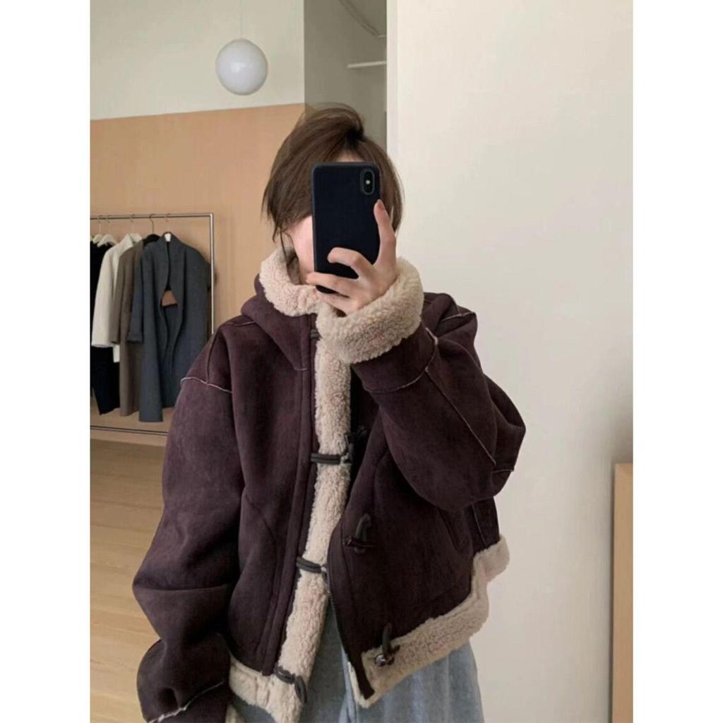 Women's 2024 Winter Lambswool Coat - Horn Buckle Fur Hooded Suede Jacket, Short & Thickened